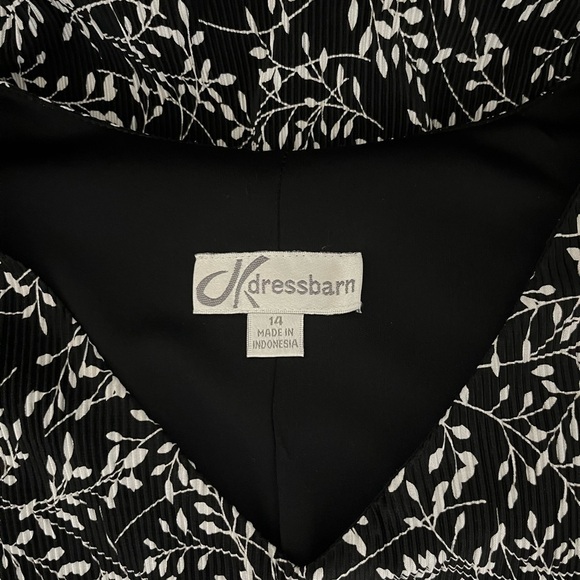 Dressbarn Black and White Flutter Sleeve Sheath Dress Size 14 - Picture 4 of 6